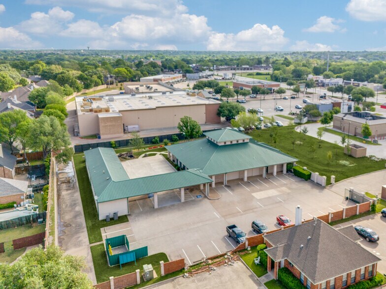 330 Grapevine Hwy, Hurst, TX à vendre - Photo de l’immeuble – Image 3 sur 18
