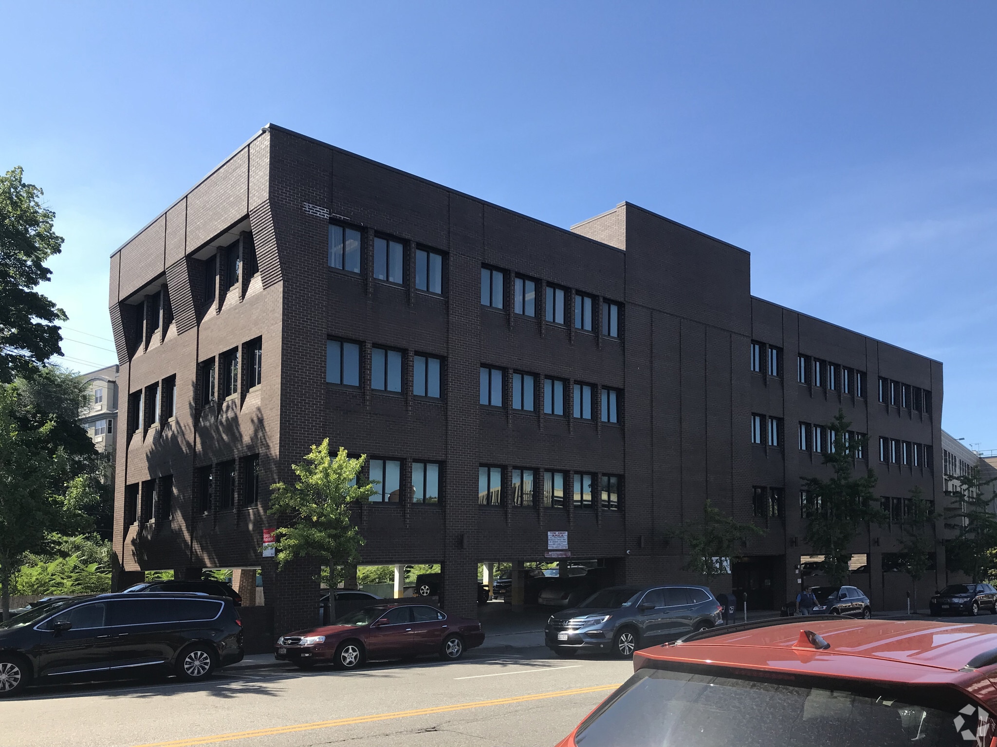 10 Cuttermill Rd, Great Neck, NY à louer Photo principale– Image 1 sur 11