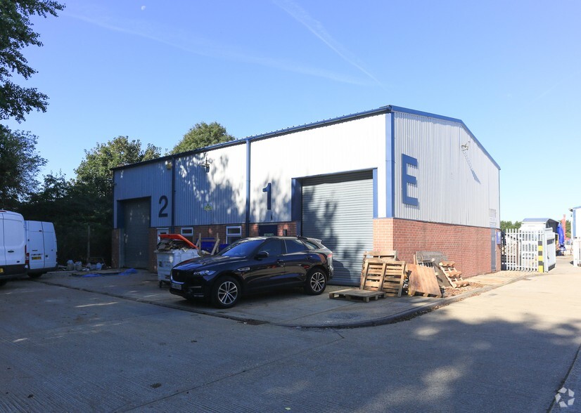 Ford Airfield Industrial Estate, Ford à louer - Photo principale – Image 1 sur 2