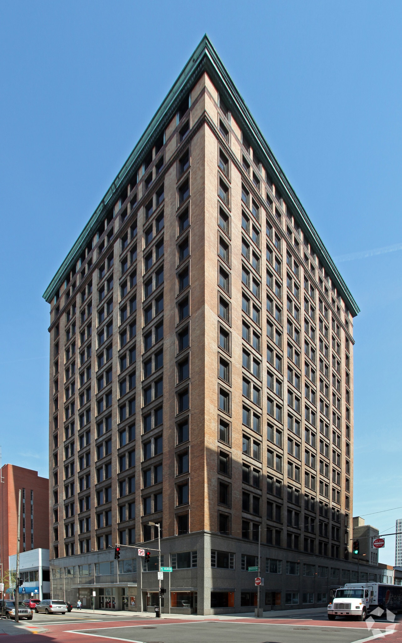 608 Madison Ave, Toledo, OH à louer Photo principale– Image 1 sur 6