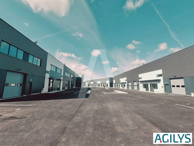 Plus de détails pour Local d'activités à louer