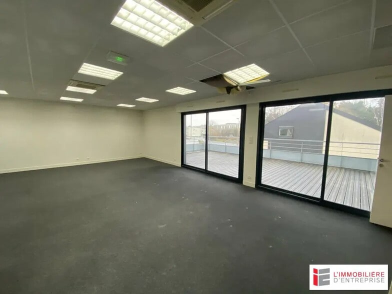 Bureau dans Saint-Grégoire à vendre - Photo de l’immeuble – Image 2 sur 7