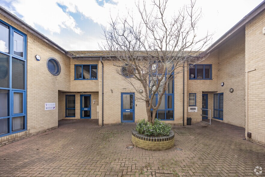 Bath Rd, Cheltenham à louer - Photo principale – Image 1 sur 6