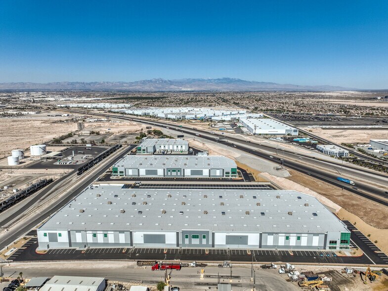 5070 E El Campo Grande Ave, Las Vegas, NV à louer - Photo de l’immeuble – Image 1 sur 7