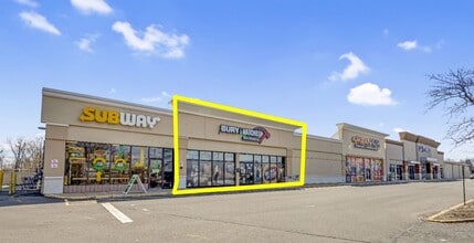 1500-1644 St Georges Ave, Avenel, NJ à louer Photo de l’immeuble– Image 1 sur 2