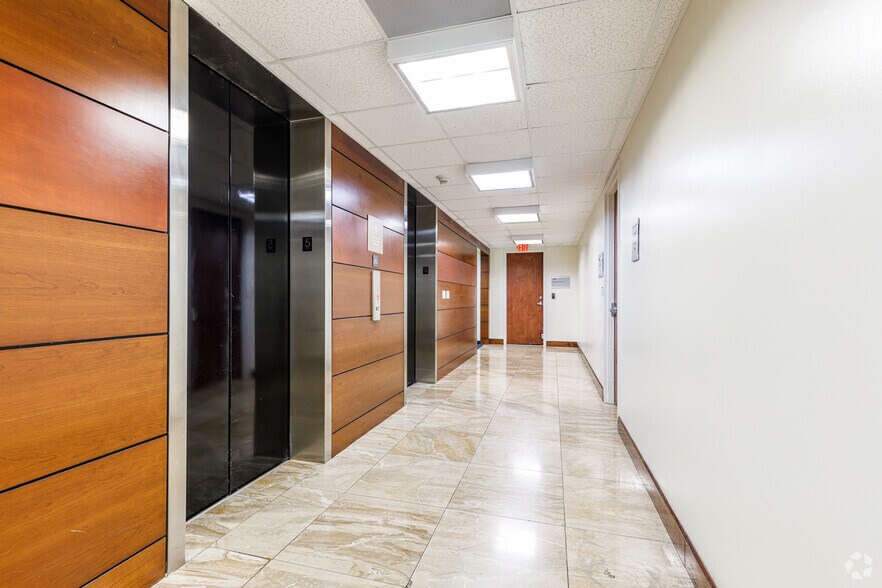 8751 W Broward Blvd, Plantation, FL à louer - Photo intérieure – Image 3 sur 5