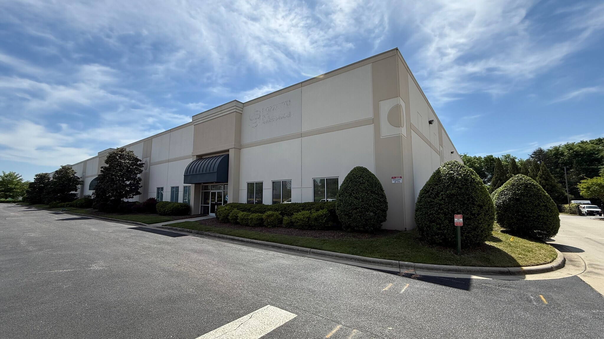 214 E JJ Dr, Greensboro, NC à louer Photo de l’immeuble– Image 1 sur 11