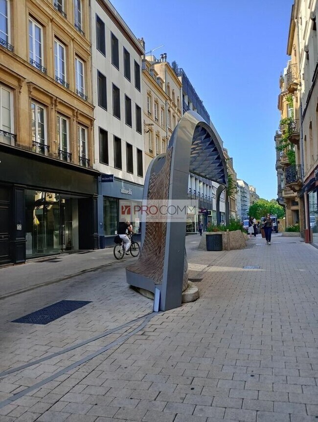 Plus de détails pour Local commercial à vendre