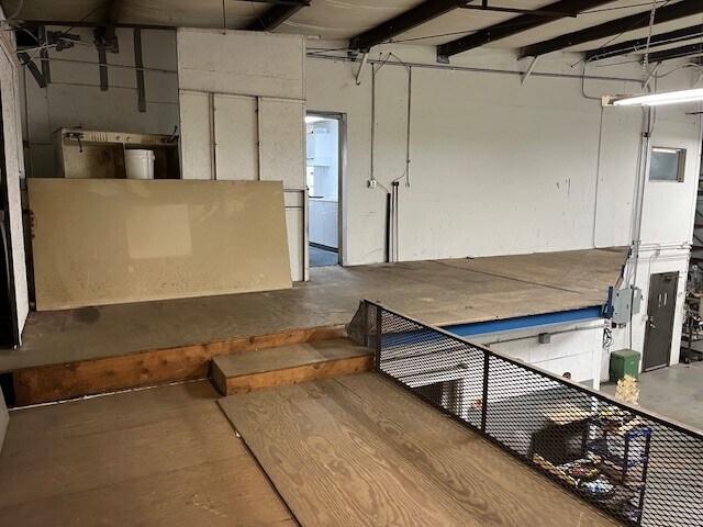 34 Panagrosi Cir, East Haven, CT à louer - Photo de l’immeuble – Image 3 sur 13