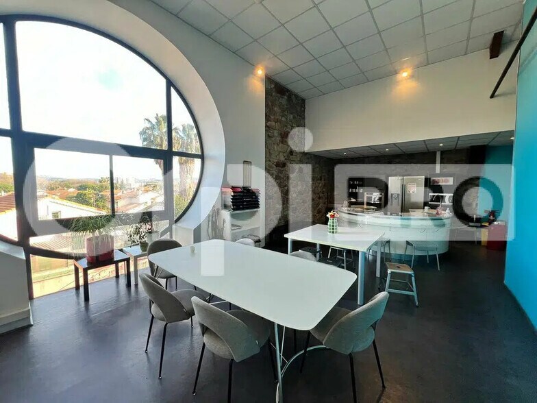 Bureau dans Mandelieu-la-Napoule à louer - Photo de l’immeuble – Image 3 sur 4