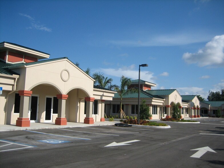 202 N Rhodes Ave, Sarasota, FL à louer - Photo de l’immeuble – Image 2 sur 14
