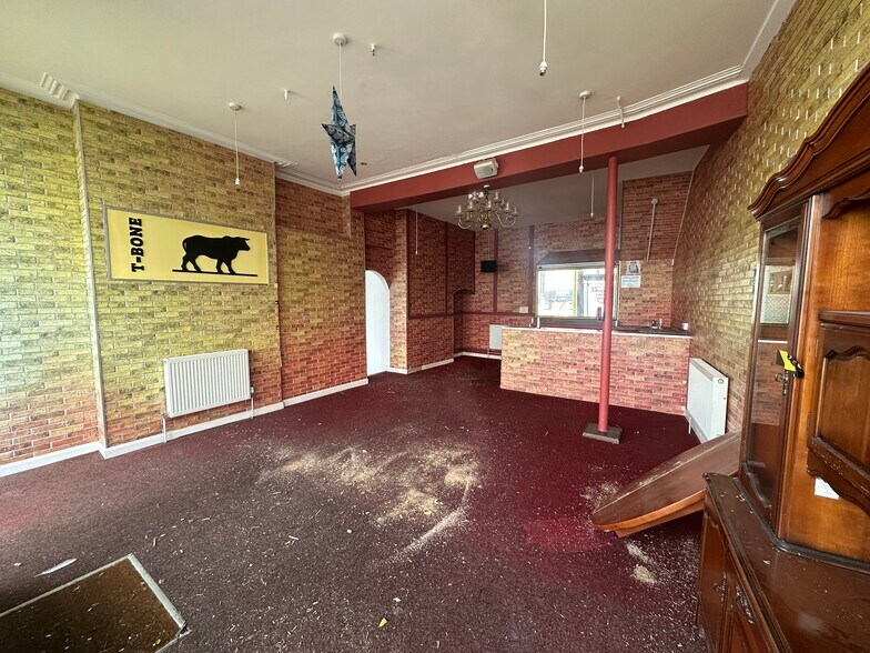 32-33 The Triangle, Bournemouth à vendre - Photo de l’immeuble – Image 2 sur 6