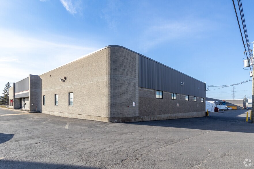 333 Ch du Tremblay, Boucherville, QC à louer - Photo de l’immeuble – Image 2 sur 4