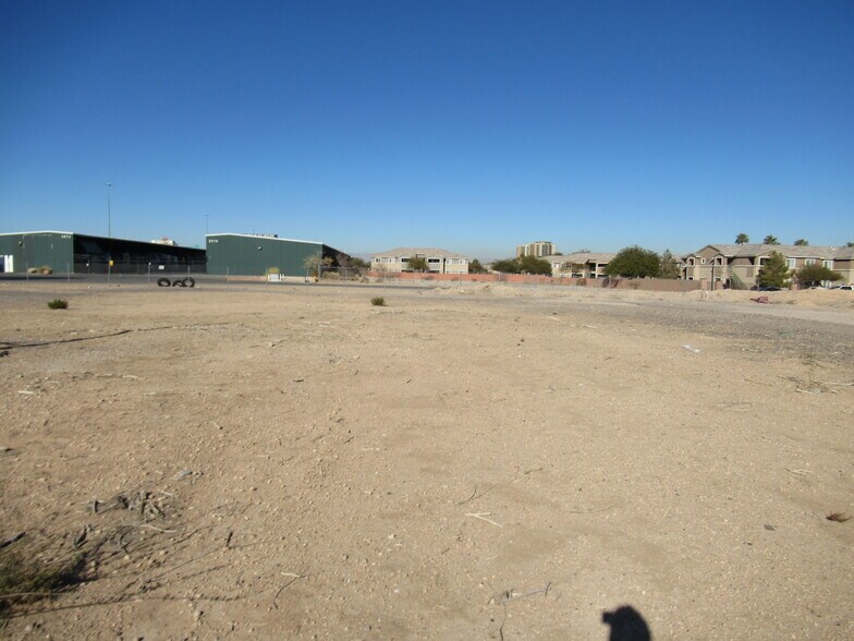 2885 W Pebble Rd, Las Vegas, NV à louer - Photo de l’immeuble – Image 2 sur 6
