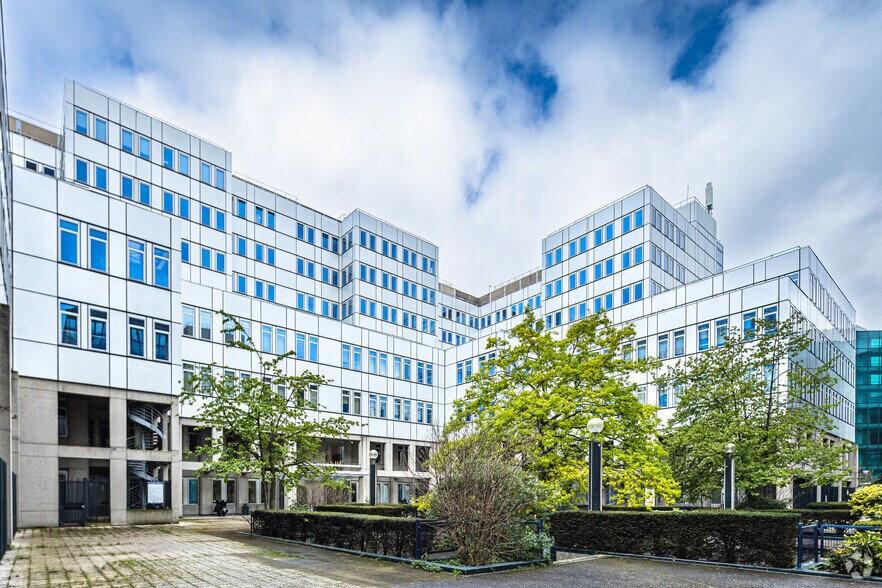 1 Place Jean Baptiste Clement, Noisy-le-Grand à louer - Photo de l’immeuble – Image 2 sur 3