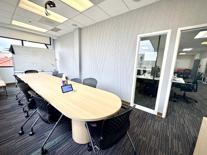 888 Villa St, Mountain View, CA à louer - Photo de l’immeuble – Image 3 sur 10