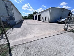 17223 Houston Dr, Cypress, TX à louer Photo de l’immeuble– Image 1 sur 15