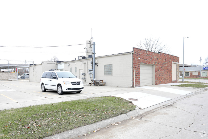 27601-27609 Little Mack Ave, Saint Clair Shores, MI à louer - Photo de l’immeuble – Image 2 sur 6