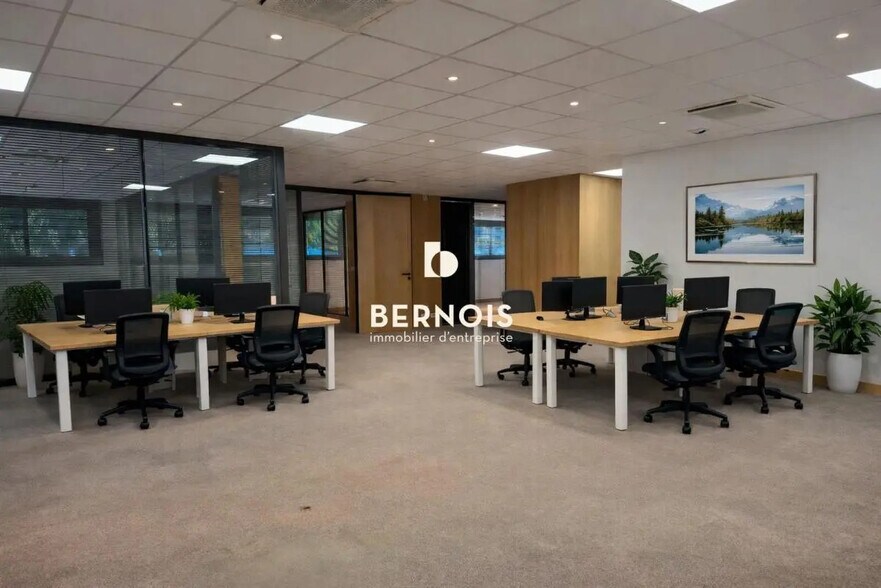 Bureau dans La Valette-du-Var à louer - Photo de l’immeuble – Image 2 sur 9