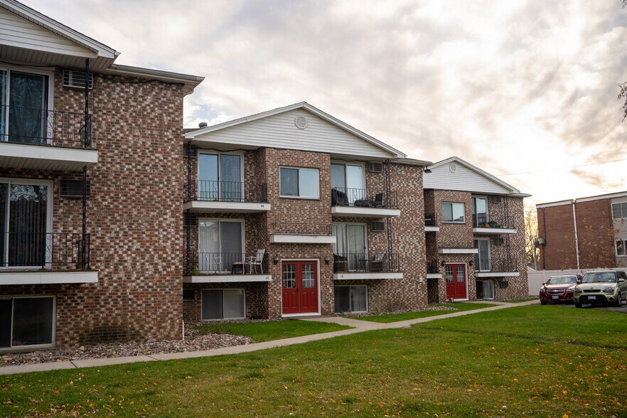 9901 Niagara Falls Blvd, Niagara Falls, NY à vendre - Photo de l’immeuble – Image 2 sur 20