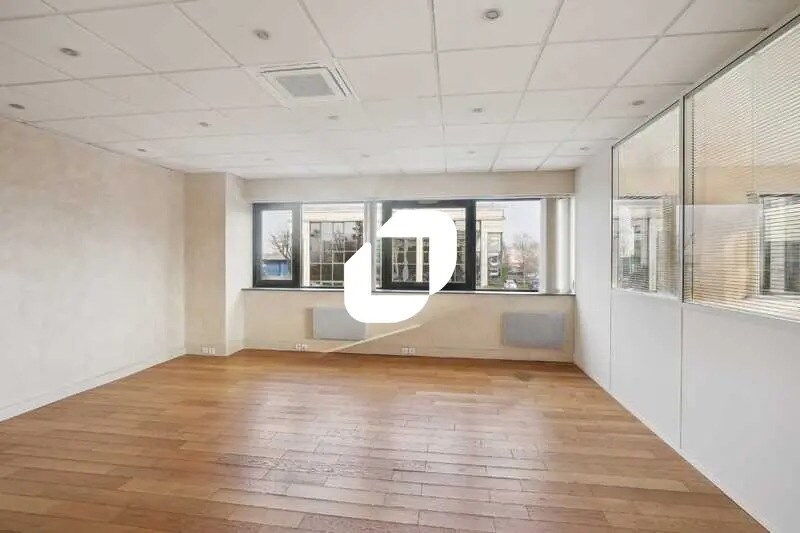 Bureau dans Villebon-sur-Yvette à louer - Photo de l’immeuble – Image 2 sur 13