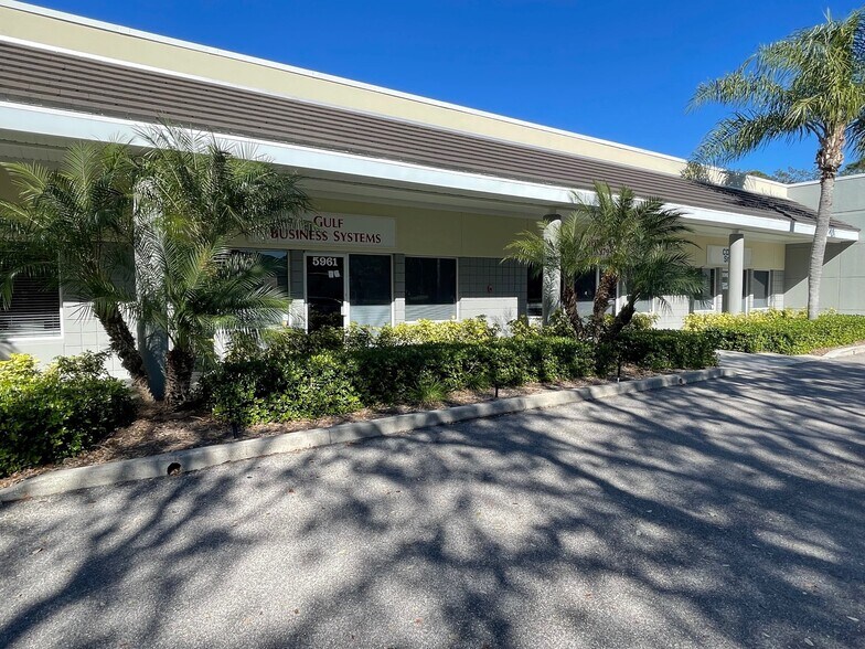5900-5975 Cattlemen Ln, Sarasota, FL à louer - Photo de l’immeuble – Image 2 sur 2