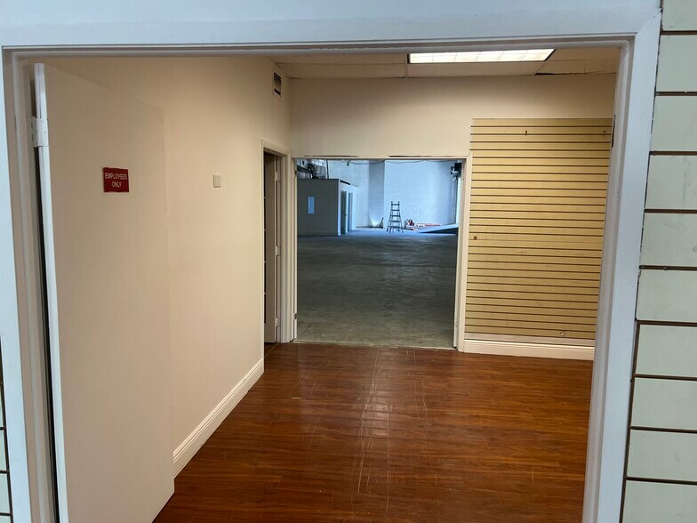 570-574 NW 26th St, Miami, FL à louer - Photo de l’immeuble – Image 3 sur 5