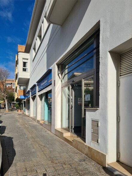 Local commercial dans Vilanova i la Geltrú, Barcelona à louer - Photo de l’immeuble – Image 2 sur 4