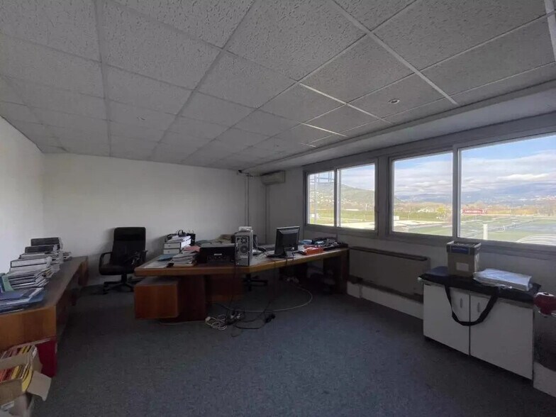 Bureau dans Mandelieu-la-Napoule à louer - Photo de l’immeuble – Image 3 sur 9