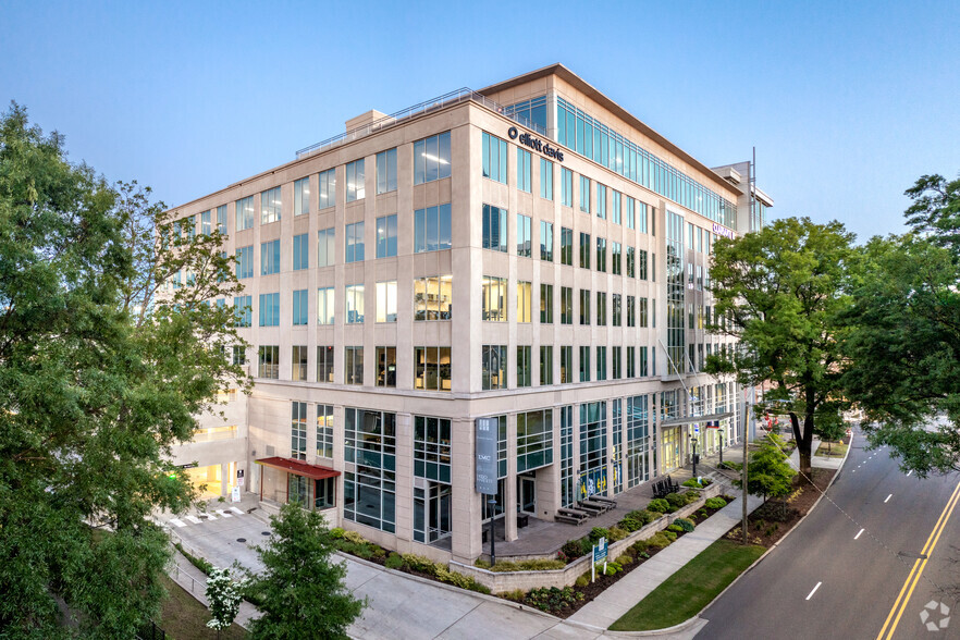 500 E Morehead St, Charlotte, NC à louer - Photo de l’immeuble – Image 2 sur 17