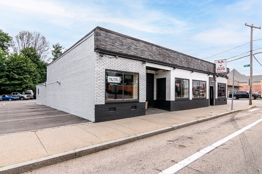 245 Washington St, West Warwick, RI à vendre - Photo de l’immeuble – Image 3 sur 28