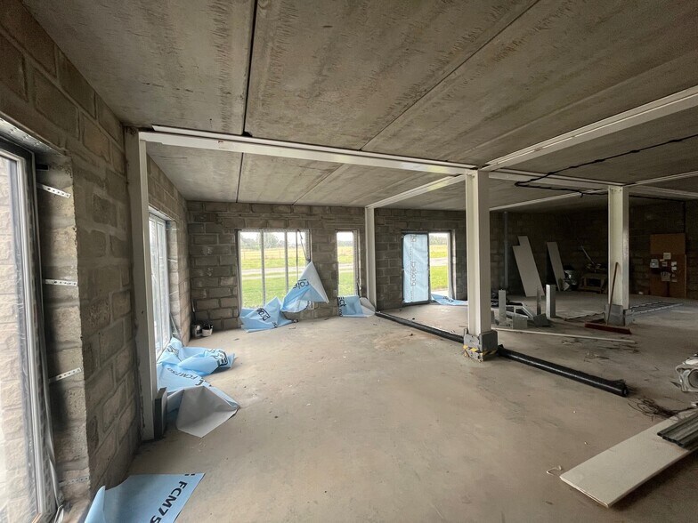 17 Jasmine Dr, Elgin à vendre - Photo de l’immeuble – Image 2 sur 5