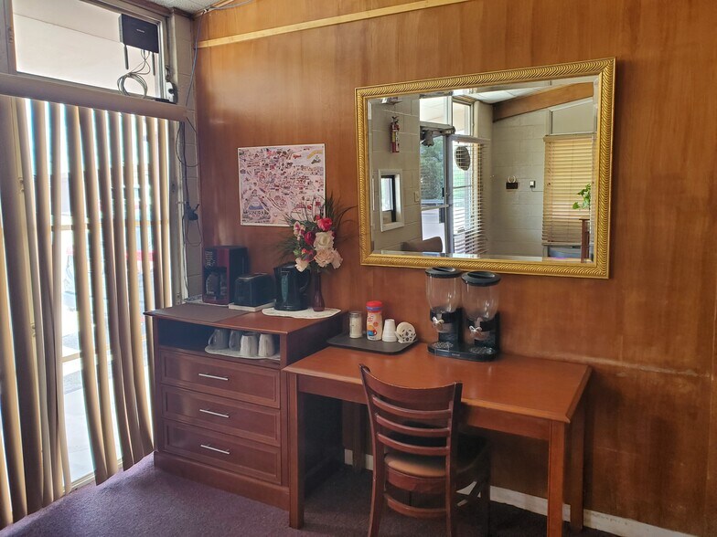 Holiday Host Motel & RV Park portefeuille de 2 biens à vendre sur LoopNet.fr - Hall d’entrée – Image 3 sur 18