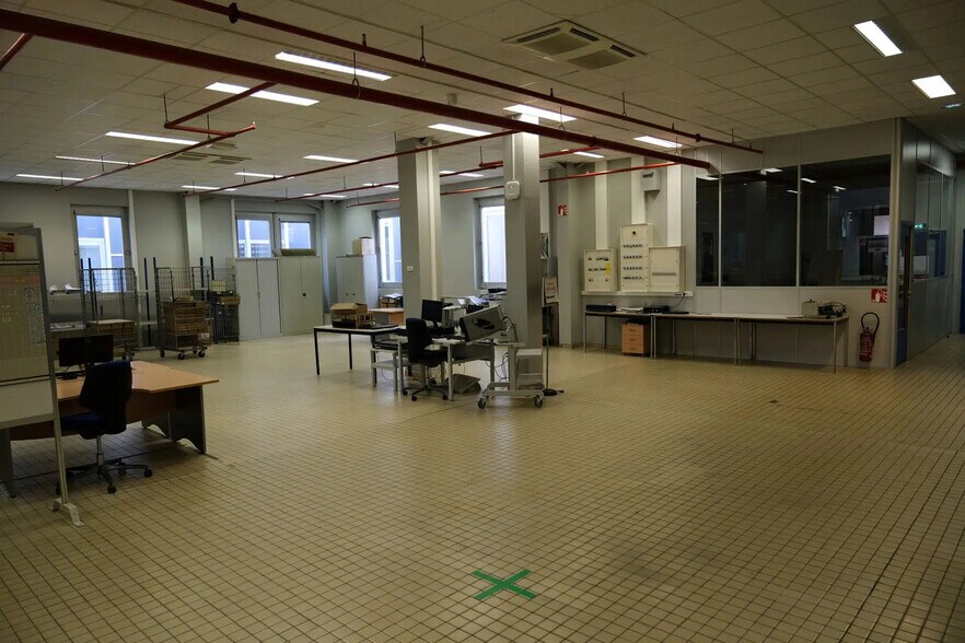 Industriel/Logistique dans Châlons-en-Champagne à vendre - Photo de l’immeuble – Image 3 sur 4