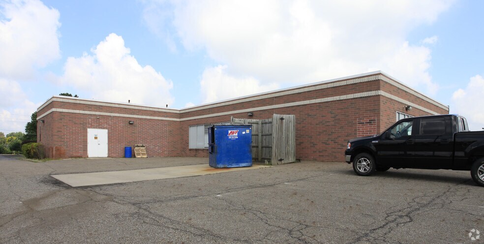 6731-6735 Ames Rd, Parma, OH à vendre - Photo de l’immeuble – Image 2 sur 4