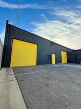 15164 Stagg St, Van Nuys, CA à louer Photo de l’immeuble– Image 1 sur 5