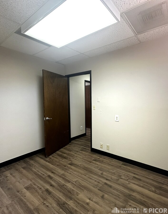 6628 E Carondelet Dr, Tucson, AZ 85710 - Lot 6628 - - Photo intérieure - Image 2 of 8