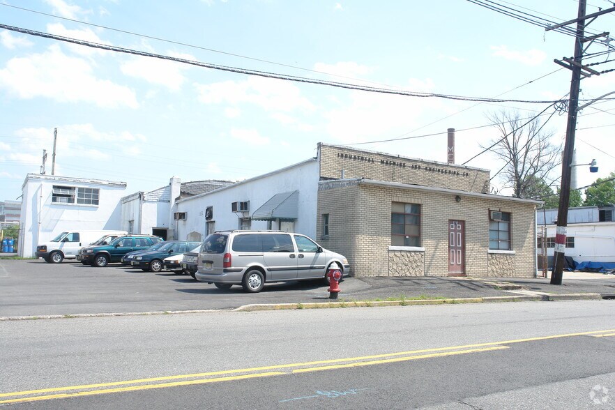 1717 W Elizabeth Ave, Linden, NJ à vendre - Photo de l’immeuble – Image 2 sur 4