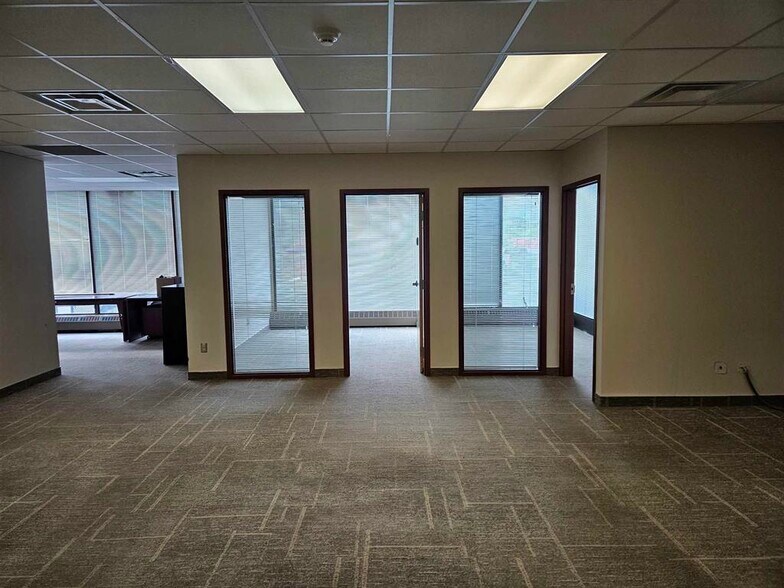 390 Bay St, Sault Ste Marie, ON à louer - Photo de l’immeuble – Image 2 sur 11