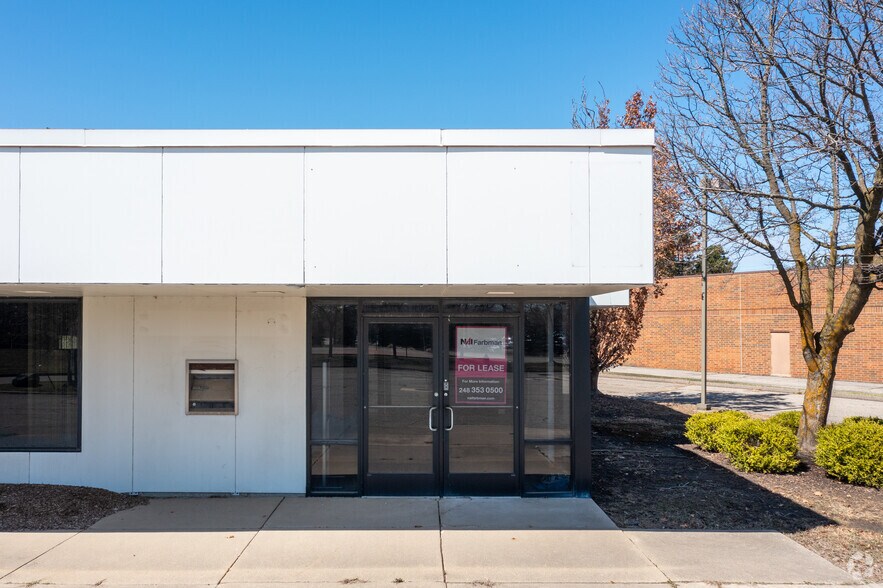 27768 Novi Rd, Novi, MI à louer - Photo de l’immeuble – Image 2 sur 5