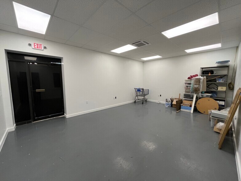 1044 NW 69th St, Oklahoma City, OK à louer - Photo de l’immeuble – Image 2 sur 6