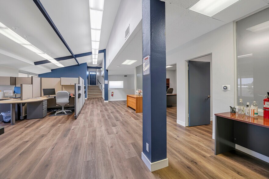 5210 Lewis Rd, Agoura Hills, CA à vendre - Photo de l’immeuble – Image 2 sur 13