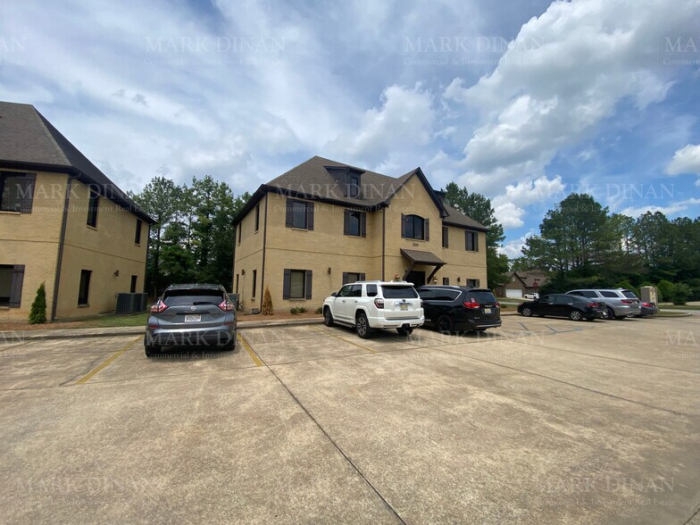 200 Village Dr, Pelham, AL à vendre - Photo de l’immeuble – Image 2 sur 20