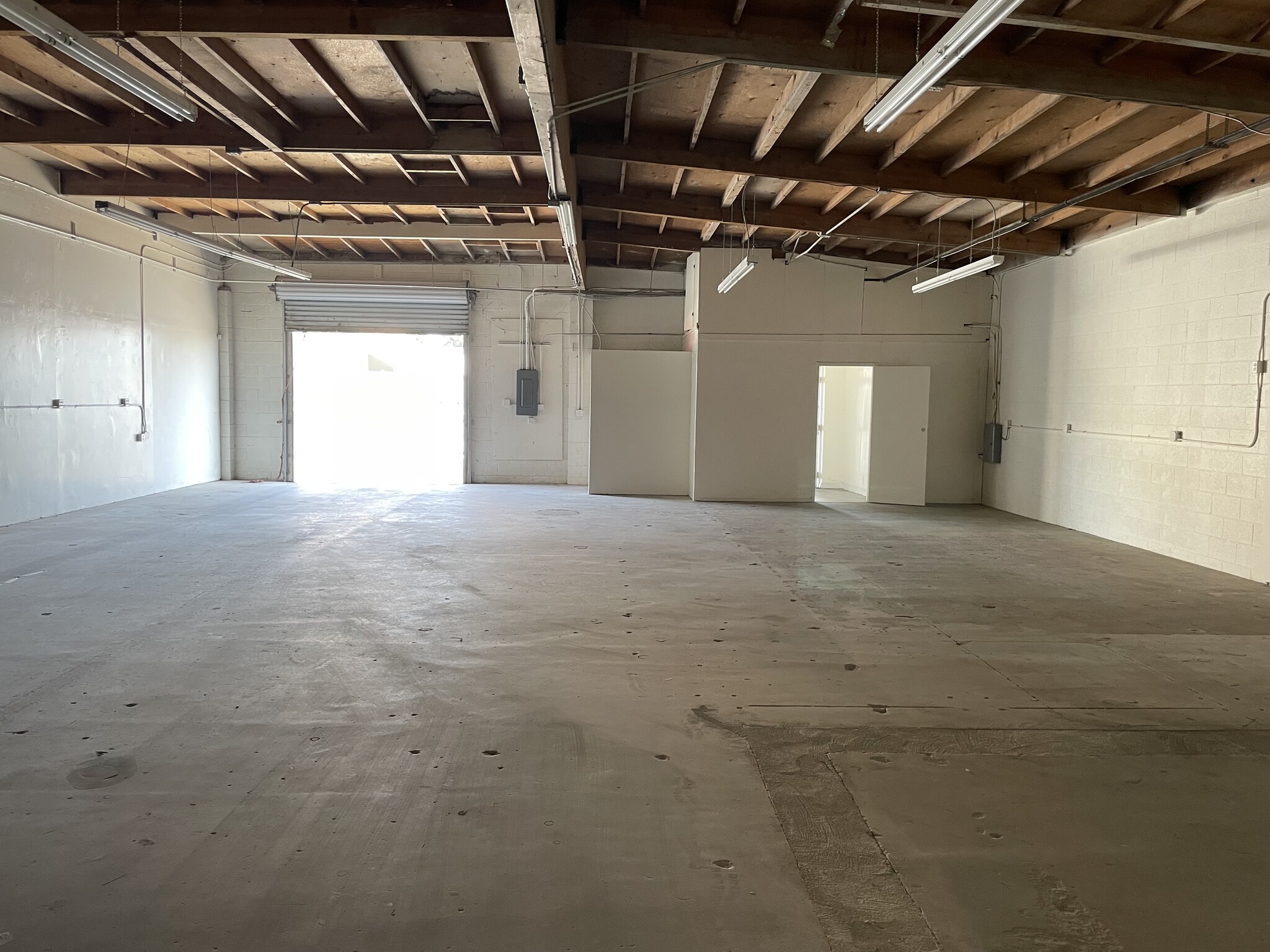 13213 Saticoy St, North Hollywood, CA à louer Photo intérieure– Image 1 sur 3