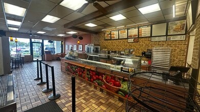 3300-3320 W 84th St, Hialeah, FL à louer Photo intérieure– Image 2 sur 4