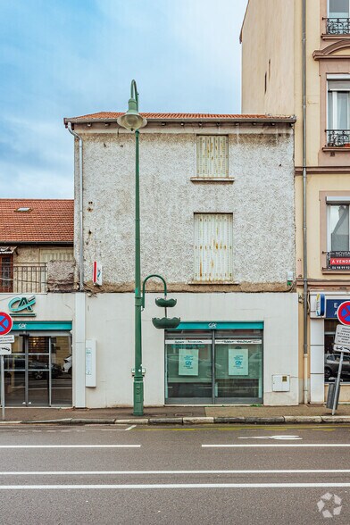 Local commercial dans Tassin-la-Demi-Lune à louer - Photo de l’immeuble – Image 2 sur 2