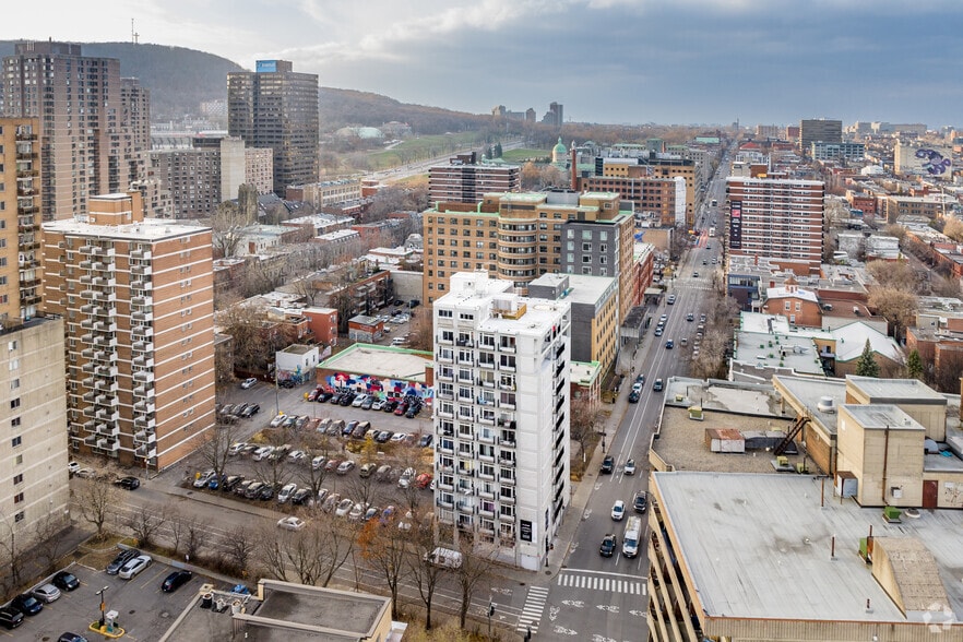 105 Rue Milton, Montréal, QC à vendre - Aérien – Image 2 sur 28