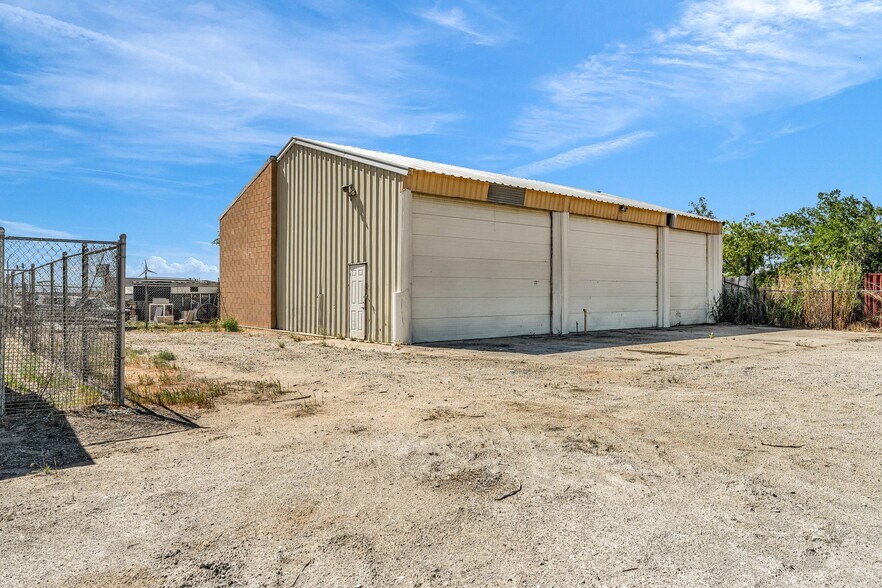 42725 2nd St E, Lancaster, CA à vendre - Photo de l’immeuble – Image 3 sur 35