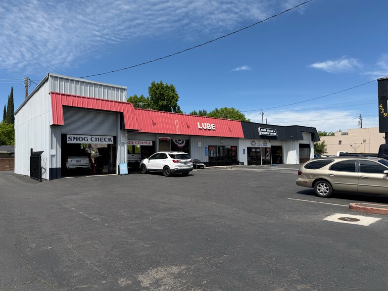 529 McHenry Ave, Modesto, CA à vendre - Photo de l’immeuble – Image 2 sur 4