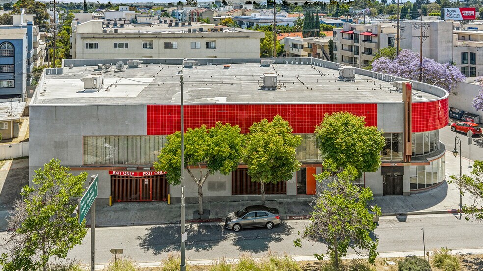 10830 Santa Monica Blvd, Los Angeles, CA à vendre - Photo de l’immeuble – Image 2 sur 7